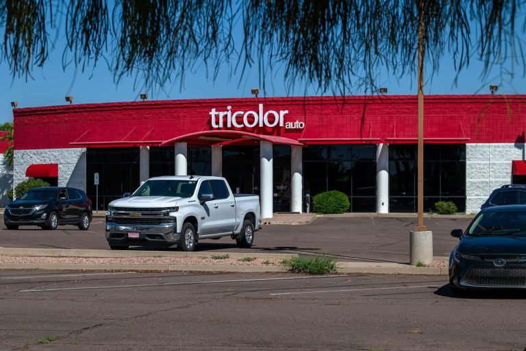 SEC cáo buộc các giám đốc điều hành tham gia lừa đảo tại nhà cho vay ô tô subprime Tricolor