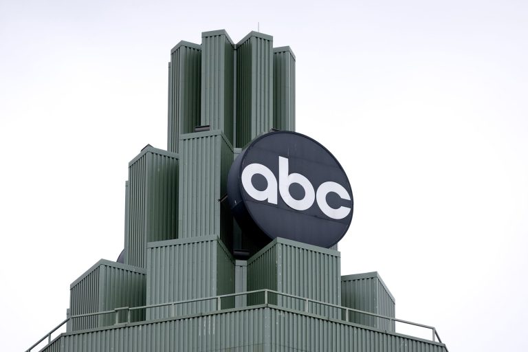 Disney kiện FCC của Trump vì ‘chiến dịch trả thù’ chống lại ABC
