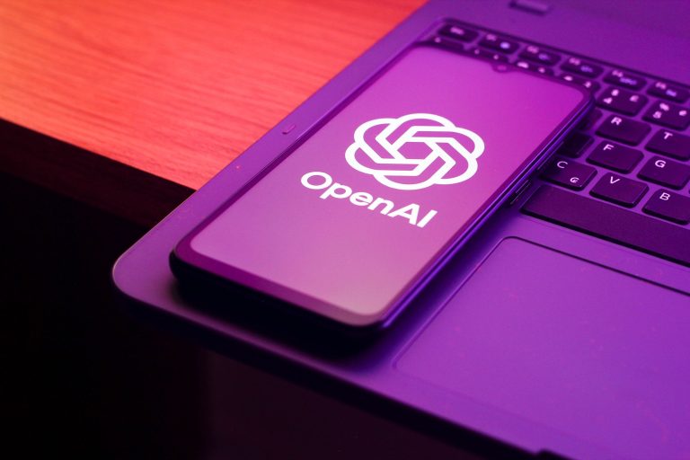 Nghi vấn xung quanh việc sa thải nhà nghiên cứu OpenAI