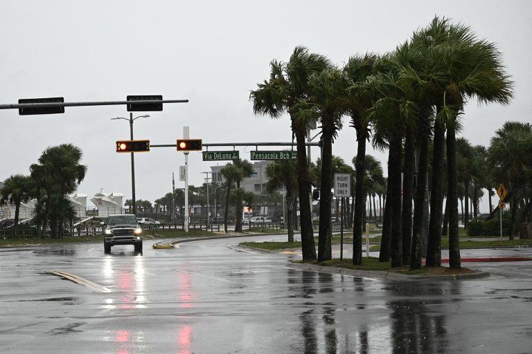 Hurricane Isaias gây áp lực lên ngành lọc dầu Mỹ