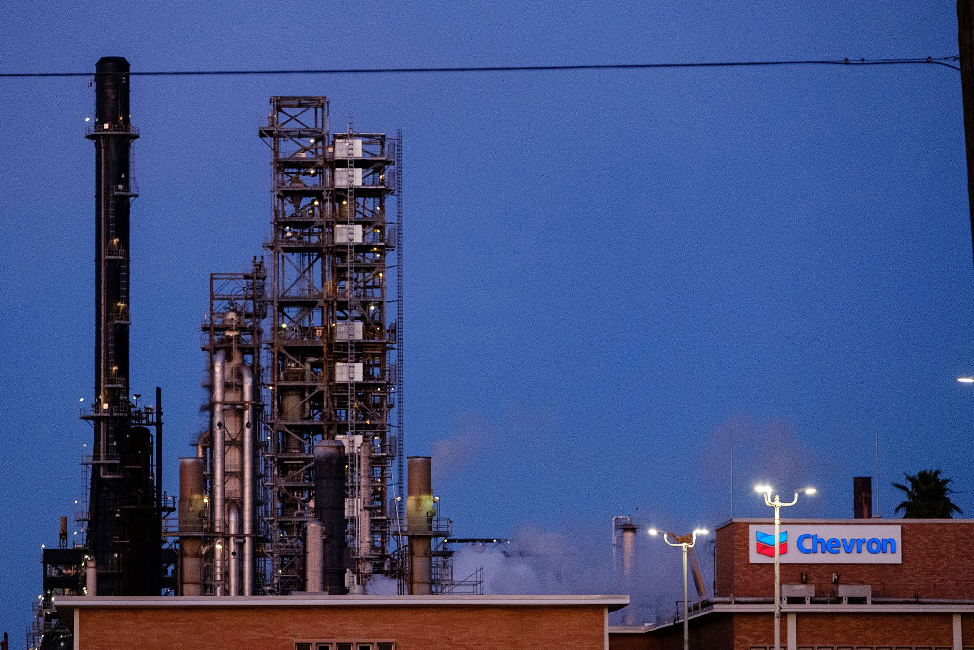Một cái nhìn về một nhà máy lọc dầu Chevron ở Pascagoula, Mississippi, vào ngày 20 tháng 4 năm 2020.